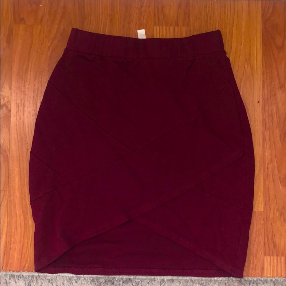 Maroon fitted skirt